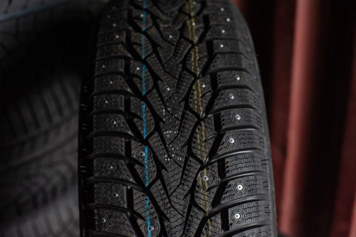 фото протектора и шины WINTERNOVA STUD III Шина ZMAX WINTERNOVA STUD III 235/55 R19 105T